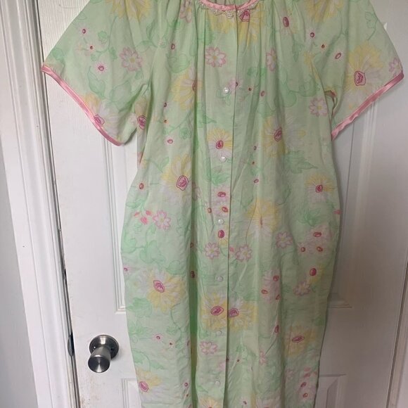 Vintage Vanity Fair Floral House Dress Caftan Muu Muu | Cotton Snap Front Size M - Picture 3 of 9